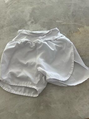 Amazon girls white lined shorts, 5-6